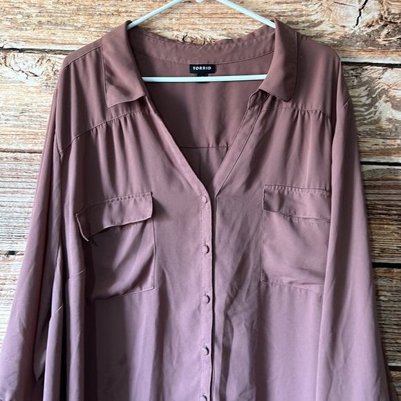 Torrid Mauve Flowy Blouse - Picture 2 of 7